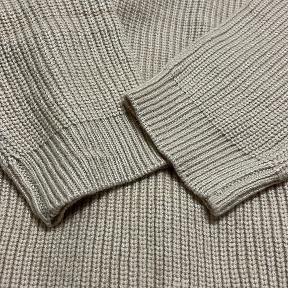 NWT  size Large sweater with vneck and vneck with criss-cross in the back - Picture 3 of 5